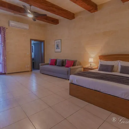 Hollies Tatil Evi