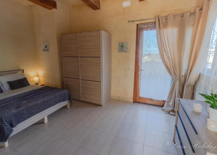 Hollies Feriehus Qala